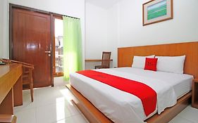Reddoorz @ Turangga Sari